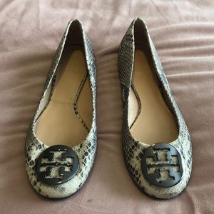 MUST GO- NEW Tory Burch Snakeskin Flats 🥿